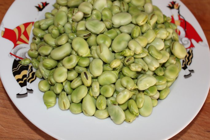 boiling broad beans